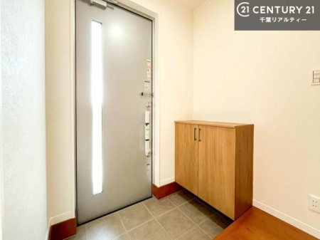 ���� �V���[�Y�{�b�N�X�t���Ȃ̂ŁA���ւ��Еt�����|�������₷���ł��I
�X�b�L���������ւŌ˂��J�����u�ԁA�������̂���S�n������Ԃ��o�}���Ă���܂��B