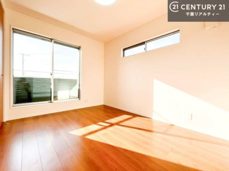 �Q�� �D���������������ޗm���́A���̖ڊo�߂��C�������ǂ������ł��ˁB���������Ԃ��������Ɖ߂������Ƃ��ł��܂��B�D�����F�����̃t���[�����O���ǂ�ȉƋ�ɂ��}�b�`���܂��I