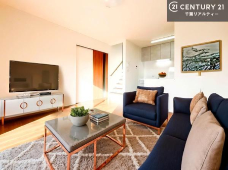 ���r���O �Ƌ��CG�p�[�X�ł��B�D�����z���܂肪���r���O����ł���ċ��S�n�̗ǂ���Ԃ����o���Ă���܂��I
���R�ƉƑ����W����b��������S�n�悢��ԁI