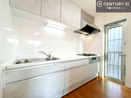 �L�b�`�� ��Ƃ����₷���V�X�e���L�b�`���ł��I���[����������t���Ă���̂ŁA�����X�y�[�X�ɕ���u���Ȃ��čςނ̂ŁA�L�X�g���āA���K�ɍ�Ƃ��ł��܂��I