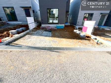 ���ԏ� ���ԃX�y�[�X��2�䕪����܂��I�Z�J���h�J�[�͂������A�o�C�N�⎩�]�ԂȂǂ��u���ꏊ�ɍ���܂���B