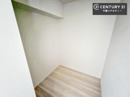 ���[ �E�H�[�N�C���N���[�[�b�g�t���ł��B��������̂��m���Ȃǂ����[���Ă��������ł��ˁI���ɂ���@�������ȂǋG�ߕ��̑傫�ȉƓd�����[�ł��܂��B