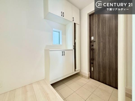 ���� �V���[�Y�{�b�N�X�t���Ȃ̂ŁA���ւ��Еt�����|�������₷���ł��I
�X�b�L���������ւŌ˂��J�����u�ԁA�������̂���S�n������Ԃ��o�}���Ă���܂��B