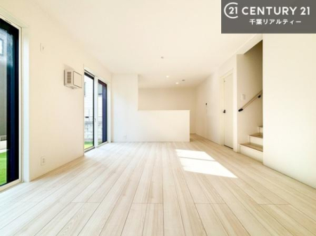 ���r���O �J�����̂���L�XLDK�I�\�t�@�[��_�C�j���O�e�[�u����u���Ă������ɂȂ�Ȃ��̂ŉ��K�ɉ߂����܂��I�R�~���j�P�[�V���������₷�����r���O�ł��I