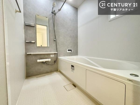 ���� ������Ƃ����������̂���o�X���[���I���K�ȃo�X�^�C��������܂��I
1���̔�����������Ɩ����Ă����f�G�ȃ����N�[�[�V������ԂɂȂ肻���ł��ˁB