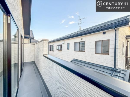 �Z�˂���̒��]�ʐ^ ������������Z��X�A���͂ɂ͍����������Ȃ��A�΂������󂪍L���J����������A
�z�����傫���Ղ��邱�Ƃ�����܂���B�C�����̗ǂ������ʂ蔲����X���݂ł��B