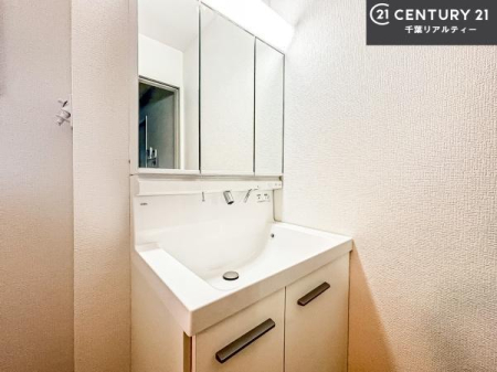 ���ʑ�E���ʏ� �O�ʋ��d�l�̐��ʏ��́A�g�����Ȃ݂����₷������I���͎��[�ɂȂ��Ă��܂��B�h���C���[�₨���ϓ����Еt������̂Ő��ʑ������X�b�L���ƌ����邱�Ƃ��o���܂��I