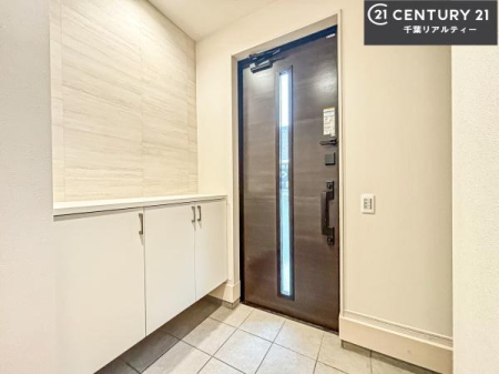 ���� �V���[�Y�{�b�N�X�t���Ȃ̂ŁA���ւ��Еt�����|�������₷���ł��I
�X�b�L���������ւŌ˂��J�����u�ԁA�������̂���S�n������Ԃ��o�}���Ă���܂��B
