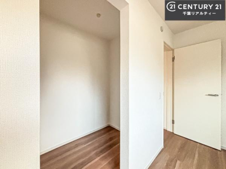 ���[ �E�H�[�N�C���N���[�[�b�g�t���ł��B��������̂��m���Ȃǂ����[���Ă��������ł��ˁI���ɂ���@�������ȂǋG�ߕ��̑傫�ȉƓd�����[�ł��܂��B