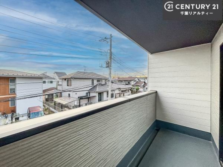 �Z�˂���̒��]�ʐ^ ������������Z��X�A���͂ɂ͍����������Ȃ��A�΂������󂪍L���J����������A
�z�����傫���Ղ��邱�Ƃ�����܂���B�C�����̗ǂ������ʂ蔲����X���݂ł��B