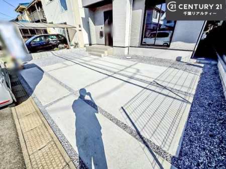 ���ԏ� ���ԃX�y�[�X��2�䕪����܂��I�Z�J���h�J�[�͂������A�o�C�N�⎩�]�ԂȂǂ��u���ꏊ�ɍ���܂���B