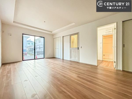 ���r���O �D�����z���܂肪���r���O����ł���ċ��S�n�̗ǂ���Ԃ����o���Ă���܂��I
���R�ƉƑ����W����b��������S�n�悢��ԁI