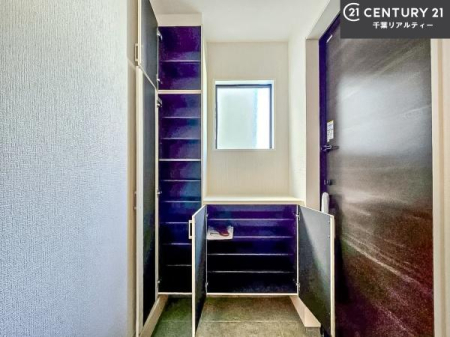 ���� �V���[�Y�{�b�N�X�t���Ȃ̂ŁA���ւ��Еt�����|�������₷���ł��I
�X�b�L���������ւŌ˂��J�����u�ԁA�������̂���S�n������Ԃ��o�}���Ă���܂��B
