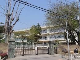 ���ӊ� �y���w�Z�z�K�u��s����v�ۏ��w�Z�F500m