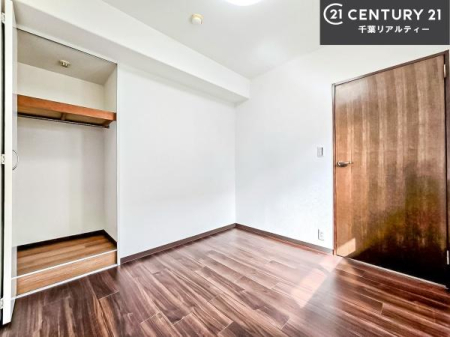 �Q�� ���[�X�y�[�X�����Ă��܂��I�������X�b�L�����ڂ��鎖���ł��܂��ˁB
�Ƌ��I�΂Ȃ��V���v���ȃf�U�C���ׁ̈A�Ƌ��I�΂����C�ɓ���̋�ԍ�肪�ł������ł��ˁB