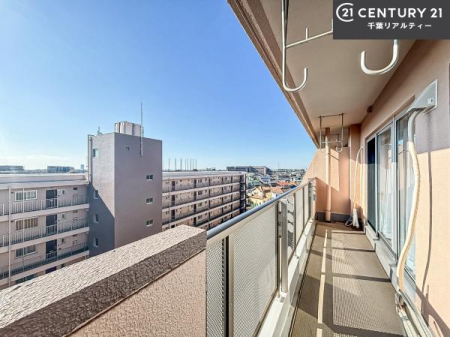 �Z�˂���̒��]�ʐ^ ������������Z��X�A���͂ɂ͍����������Ȃ��A�΂������󂪍L���J����������A
�z�����傫���Ղ��邱�Ƃ�����܂���B�C�����̗ǂ������ʂ蔲����X���݂ł��B