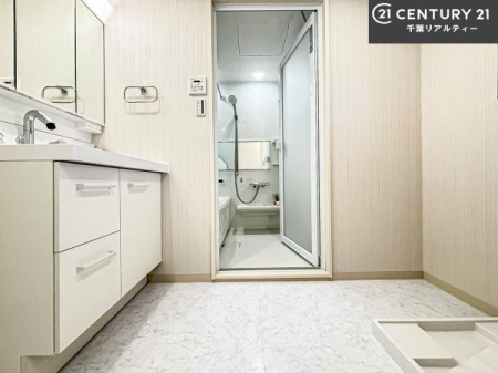 ���ʑ�E���ʏ� �g�Ȃ�𐮂�����ʏ��́A���������厖�ł��I������̐������̂��镵�͋C�����o�I�C�����悭���g�����������܂��B���[�X�y�[�X���������ł��ˁI
