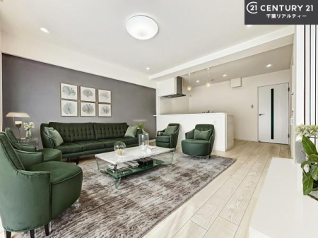 ���r���O �Ƌ��CG�p�[�X�ł��B�傫�ȑ����炽���Ղ�̗z���������閾�邢���r���O�B�J�����̂��郊�r���O�ŉƑ��c���̂��났�̎��Ԃ��߂����܂��B