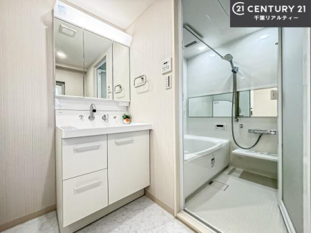 ���ʑ�E���ʏ� �O�ʋ��d�l�̐��ʏ��́A�g�����Ȃ݂����₷������I���͎��[�ɂȂ��Ă��܂��B�h���C���[�₨���ϓ����Еt������̂Ő��ʑ������X�b�L���ƌ����邱�Ƃ��o���܂��I