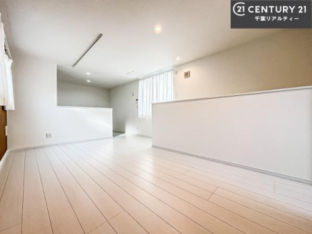 ���r���O �D�����z���܂肪���r���O����ł���ċ��S�n�̗ǂ���Ԃ����o���Ă���܂��I
���R�ƉƑ����W����b��������S�n�悢��ԁI