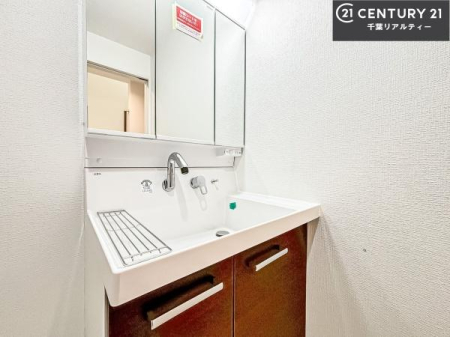 ���ʑ�E���ʏ� �O�ʋ��d�l�̐��ʏ��́A�g�����Ȃ݂����₷������I���͎��[�ɂȂ��Ă��܂��B�h���C���[�₨���ϓ����Еt������̂Ő��ʑ������X�b�L���ƌ����邱�Ƃ��o���܂��I