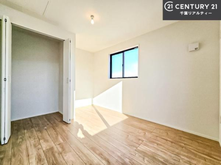 �Q�� ���[�X�y�[�X�����Ă��܂��I�������X�b�L�����ڂ��鎖���ł��܂��ˁB
�Ƌ��I�΂Ȃ��V���v���ȃf�U�C���ׁ̈A�Ƌ��I�΂����C�ɓ���̋�ԍ�肪�ł������ł��ˁB