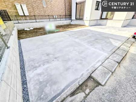 ���ԏ� ���ԃX�y�[�X��2�䕪����܂��I�Z�J���h�J�[�͂������A�o�C�N�⎩�]�ԂȂǂ��u���ꏊ�ɍ���܂���B