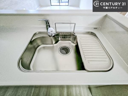 �L�b�`�� ���C�h�ȃV���N�ł��ˁI�������˂ɂ������������₷���Ǝ����y�X�d�l�̃V�X�e���L�b�`���ł��I
�f�U�C�����Ƌ@�\�������˂��L�b�`���Ő�����������܂��ˁI