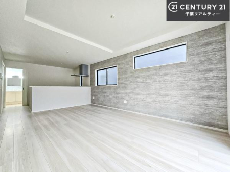 ���r���O ��؂ȉƑ����W�܂邩�炱��LDK�ɂ͂�����肽���B
�q�����������C�ɏ΂��Ȃ��瑖�����Ă���p�����������u�L���Ƃɂ��ėǂ������v�Ǝv���u�Ԃł��B