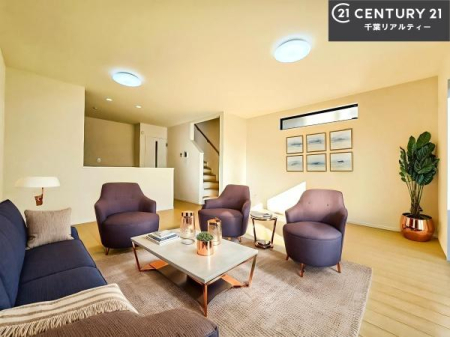 ���r���O �Ƌ��CG�p�[�X�ł��B�J�����̂���L�XLDK�I�\�t�@�[��_�C�j���O�e�[�u����u���Ă������ɂȂ�Ȃ��̂ŉ��K�ɉ߂����܂��I�R�~���j�P�[�V���������₷�����r���O�ł��I