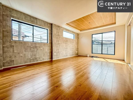 ���r���O �S�n�ǂ����r���O�͉Ƒ������R�ƏW�܂�܂��B�Ƒ��c�R�̎��Ԃ����������ł��B���Ƒ��ƁA����w�[���������Ԃ��߂��������ł��ˁB���邭�J���I�ȋ�Ԃł��B