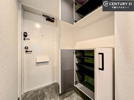 ���� �V���[�Y�{�b�N�X�t���Ȃ̂ŁA���ւ��Еt�����|�������₷���ł��I
�X�b�L���������ւŌ˂��J�����u�ԁA�������̂���S�n������Ԃ��o�}���Ă���܂��B