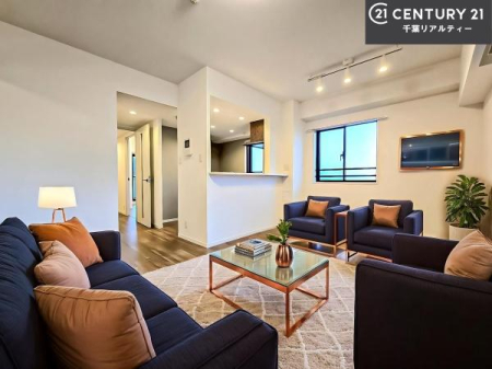 ���r���O �Ƌ��CG�p�[�X�ł��B�J�����̂���L�XLDK�I�\�t�@�[��_�C�j���O�e�[�u����u���Ă������ɂȂ�Ȃ��̂ŉ��K�ɉ߂����܂��I