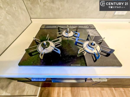 �L�b�`�� �R�����͎O������̂ł������̓����i�s���ł��܂��B
�������O�����t���ł��B�����X�y�[�X���L�X���Ă���׍�Ƃ����₷���I