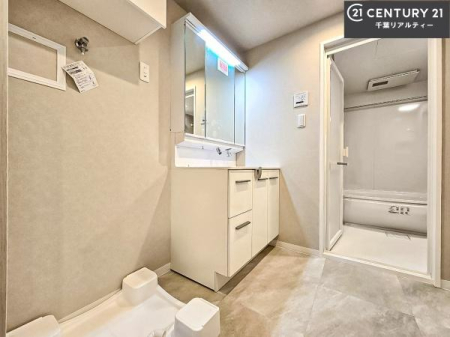 ���ʑ�E���ʏ� �O�ʋ��d�l�̐��ʏ��́A�g�����Ȃ݂����₷������I���͎��[�ɂȂ��Ă��܂��B�h���C���[�₨���ϓ����Еt������̂Ő��ʑ������X�b�L���ƌ����邱�Ƃ��o���܂��I