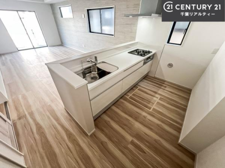 �L�b�`�� ��l�C�̑Ζʎ��V�X�e���L�b�`�����̗p���Ă��܂��I���Ƒ��̃R�~���j�P�[�V���������R�Ƒ�����݌v�ł��B
���q�l�ɂ��ڂ��͂��̂Ŋ������ł��ˁB���[�͂�����܂��I