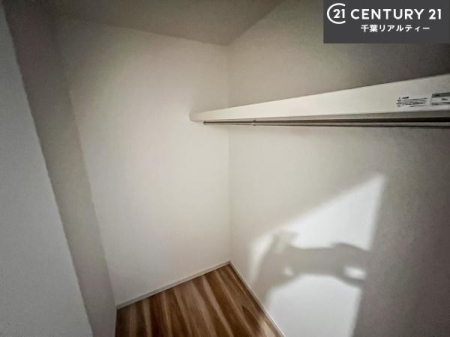 ���[ �E�H�[�N�C���N���[�[�b�g�t���ł��B��������̂��m���Ȃǂ����[���Ă��������ł��ˁI���ɂ���@�������ȂǋG�ߕ��̑傫�ȉƓd�����[�ł��܂��B