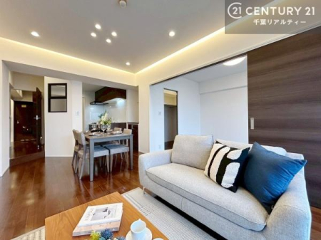 ���r���O ���t�H�[���ς݂̂��߁A�����ɂ������z�������������Ԃł��B�������\�ŁA�Z�������ƒ�ɂ��������X�s�[�f�B�[�Ȃ��������������܂��B