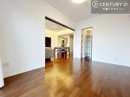 �m�� ��������̗ǂ���������r���O�ɗאڂ���m���́A�J���������Ղ�B�����J����΍L�X�Ƃ�����ԂƂ��Ďg���A���C�t�X�^�C���ɍ��킹�Ċ��p�ł��܂��B