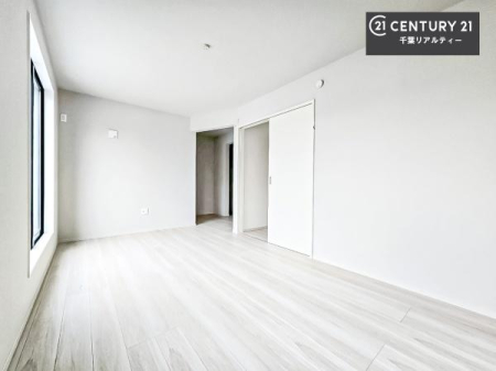 �m�� �V���v���Ƀf�U�C������Ă��邽�߁A�Ƌ��I�т܂���I
���C�ɓ���̉Ƌ��u���Ă��낰���Ԃ���邱�Ƃ��ł��܂��B