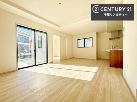 ���r���O �S�n�ǂ����r���O�͉Ƒ������R�ƏW�܂�܂��B�Ƒ��c�R�̎��Ԃ����������ł��B���Ƒ��ƁA����w�[���������Ԃ��߂��������ł��ˁB���邭�J���I�ȋ�Ԃł��B
