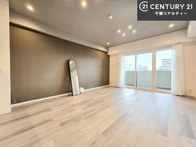 ���r���O �����������F�����̃N���X����ԂɃ����n�����v���X�B
���t�H�[���ς݂̖��邢���r���O�ŁA�Ƌ�̃R�[�f�B�l�[�g���y���߂܂��I