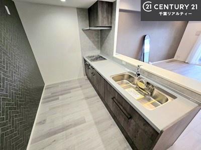 �L�b�`�� ��Ƃ肠�钲���X�y�[�X�ō�Ƃ����₷�����K�ȃL�b�`���ł��I
���q�l�ƈꏏ�ɂ��َq������y���߂�L�X�X�y�[�X�ł��B�y�����������ԂɂȂ肻���ł��ˁI