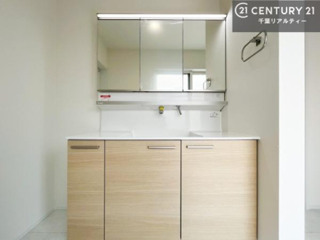 ���ʑ�E���ʏ� �O�ʋ��d�l�̐��ʏ��́A�g�����Ȃ݂����₷������I���͎��[�ɂȂ��Ă��܂��B�h���C���[�₨���ϓ����Еt������̂Ő��ʑ������X�b�L���ƌ����邱�Ƃ��o���܂��I