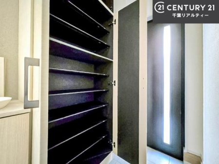 ���� �V���[�Y�{�b�N�X�t���Ȃ̂ŁA���ւ��Еt�����|�������₷���ł��I
�X�b�L���������ւŌ˂��J�����u�ԁA�������̂���S�n������Ԃ��o�}���Ă���܂��B