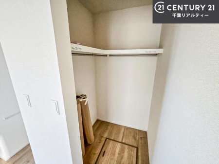 ���[ �E�H�[�N�C���N���[�[�b�g�t���ł��B��������̂��m���Ȃǂ����[���Ă��������ł��ˁI���ɂ���@�������ȂǋG�ߕ��̑傫�ȉƓd�����[�ł��܂��B