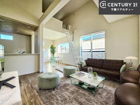 ���r���O �Ƌ��CG�p�[�X�ł��B�傫�ȑ����炽���Ղ�̗z���������閾�邢���r���O�B�J�����̂��郊�r���O�ŉƑ��c���̂��났�̎��Ԃ��߂����܂��B