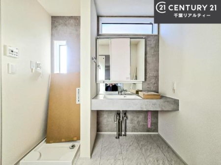 ���ʑ�E���ʏ� �O�ʋ��d�l�̐��ʏ��́A�g�����Ȃ݂����₷������I���͎��[�ɂȂ��Ă��܂��B�h���C���[�₨���ϓ����Еt������̂Ő��ʑ������X�b�L���ƌ����邱�Ƃ��o���܂��I