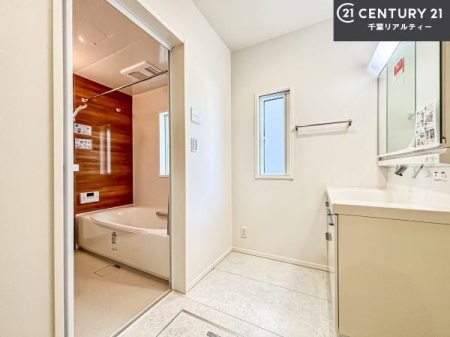 ���ʑ�E���ʏ� �����̂������ʏ��́A���ƕ�������₷���A���ł����K�ɂ��g�����������܂��B�O�ʋ��Ŏg�����肪�ǂ��A�������[�������Ă���܂��̂ŁA���p�i��X�L���P�A�p�i���������萮���ł��܂��B