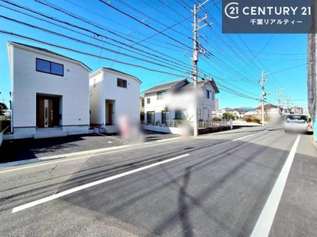 �O�ʓ��H�܂ތ��n�ʐ^ �O�ʓ��H�͍L�X���Ă���̂ŎԂ̎Ԍɓ��ꂪ���₷���ł��I